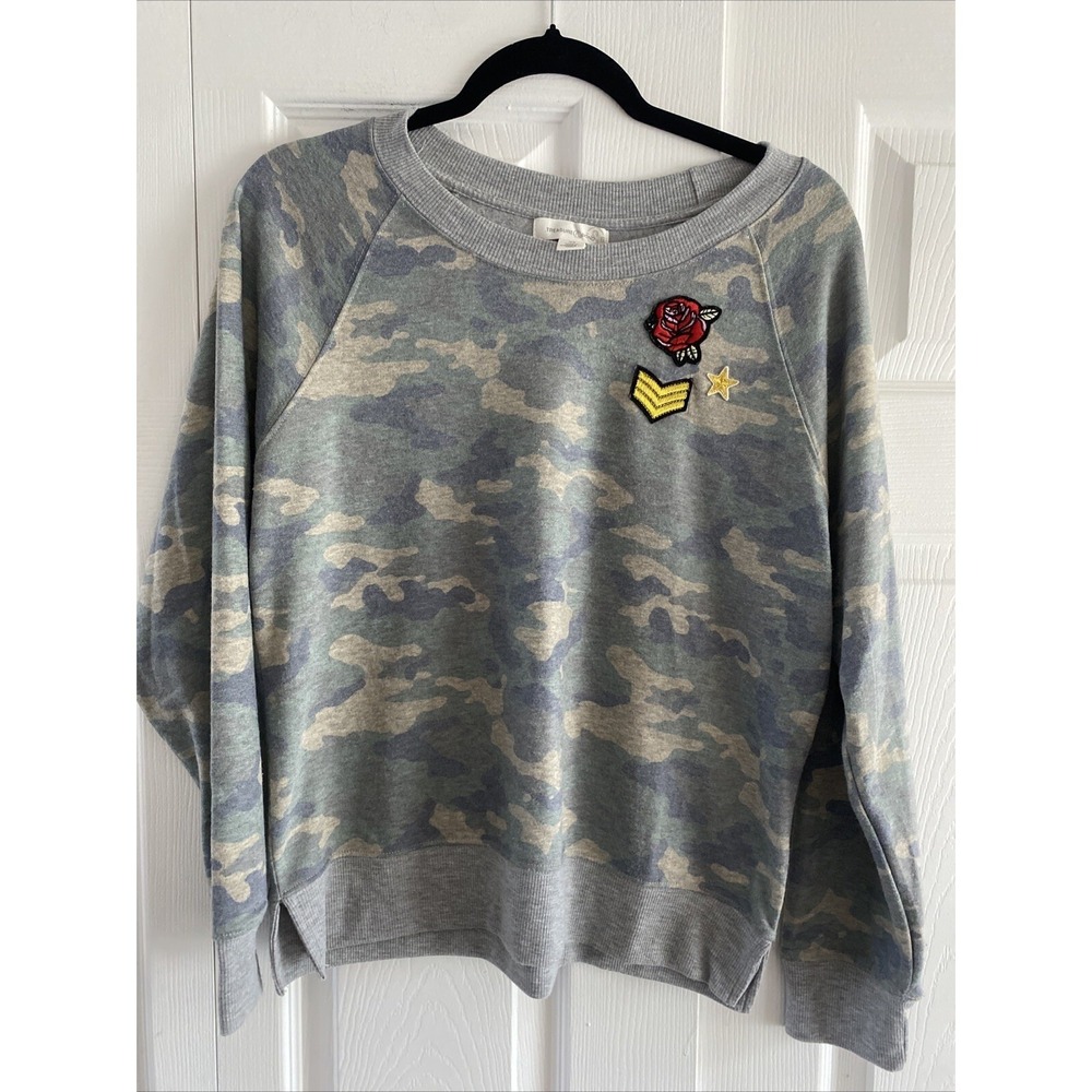 Treasure & Bond Camo Patch Sweatshirt Womens Size XS Green Gray Fleece‎ Pullover